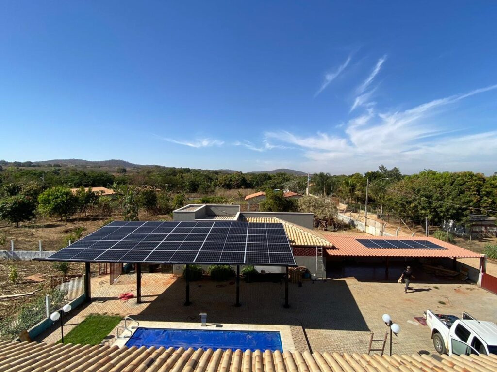 Sistema fotovoltaico em uma propriedade com área de lazer